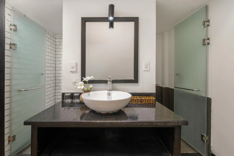 Bathroom 5, Kly Boutique Hotel, Huế
