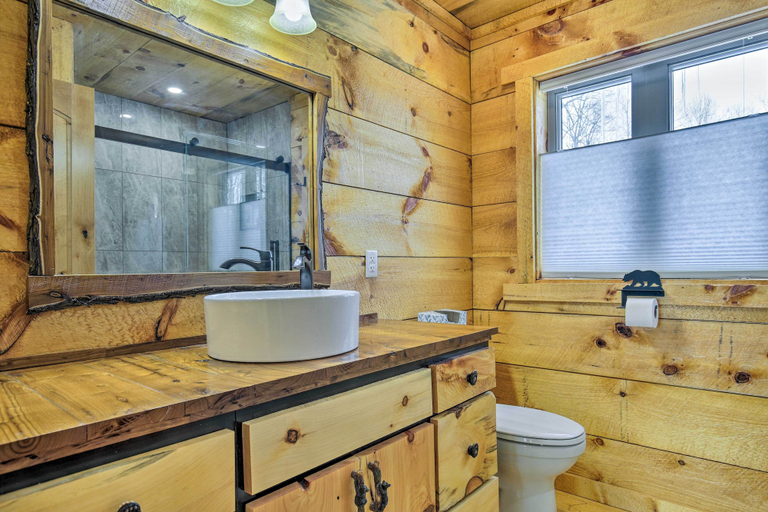 Bathroom 4, Hayward Cabin on Lac Courte Oreilles!, Sawyer