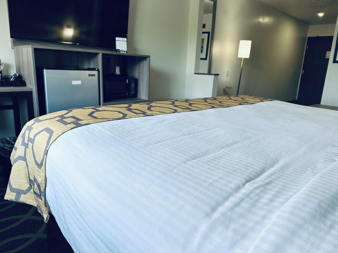 Bedroom 3, Baymont by Wyndham Piqua, Troy