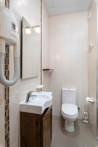 Bathroom 3, Quayside Apartments