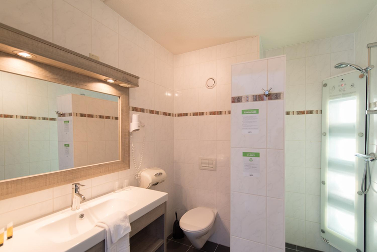 Bathroom 4, Hotel Nes, Ameland