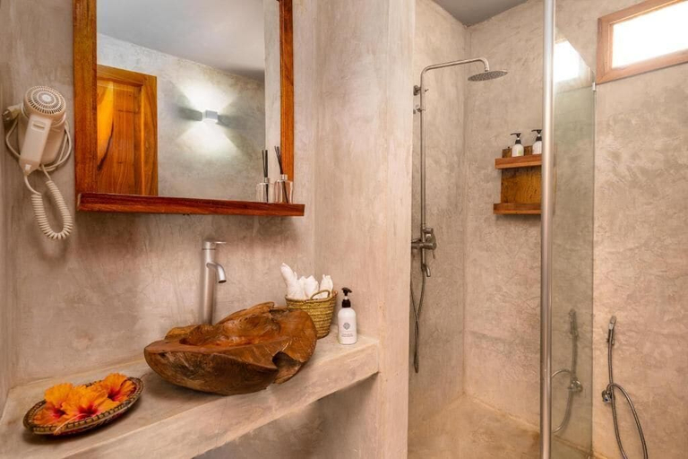 Bathroom 3, Pili Pili Nautica, Kusini