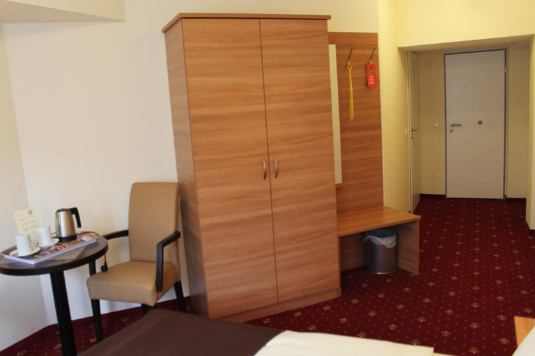 Bedroom 3, Hotel Harburger Hof, Hamburg