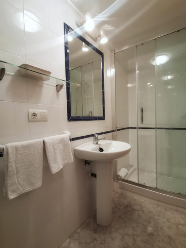 Bathroom 4, Valle la Fuente, Asturias