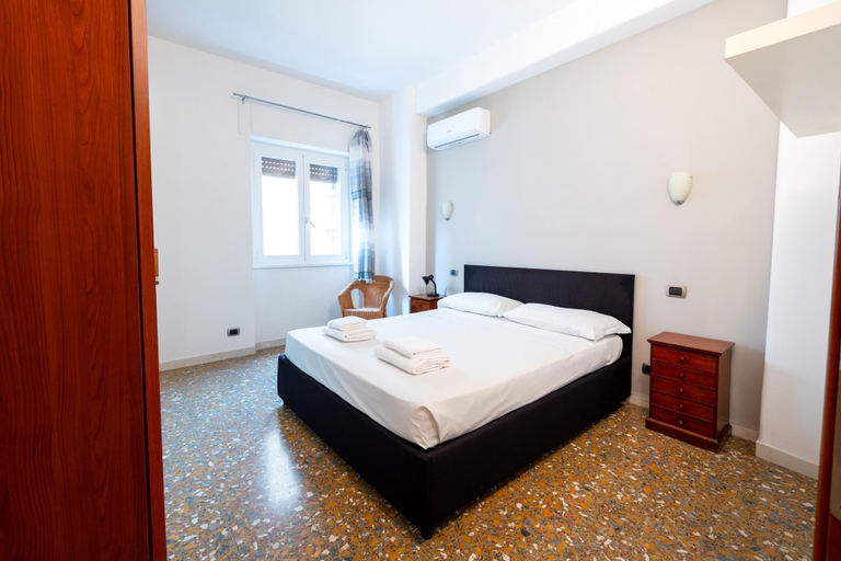Room 1, Casa di Cristina, Rome
