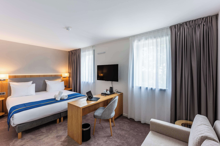 Bedroom 4, Brit Hotel Privilège Paris - Rosny, Seine-Saint-Denis