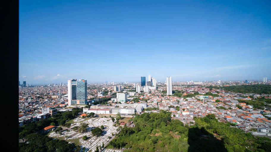 Exterior & Views, Nice and Comfortable Living 1BR at Grand Sungkono Lagoon Apartment By Travelio, Surabaya