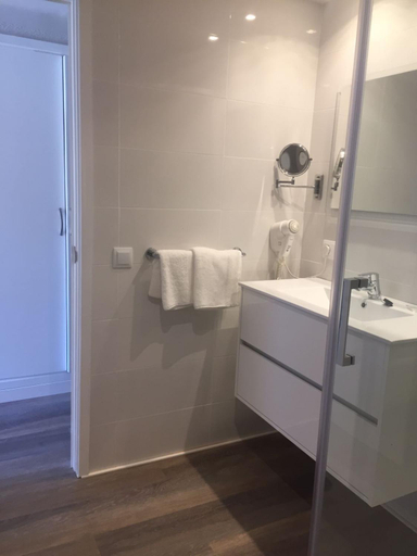 Bathroom 5, Hostal Jakiton, Baleares