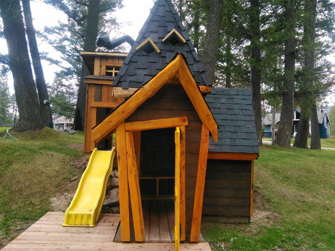 Others 4, Fairmont Mountain Bungalows, East Kootenay