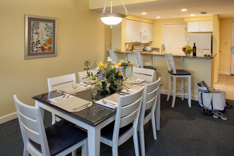 Food & Drinks, Waterside by Spinnaker Resorts, Beaufort