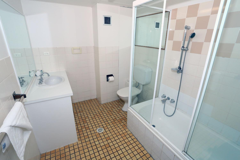 Bathroom 2, St Tropez Resort, Gold Coast