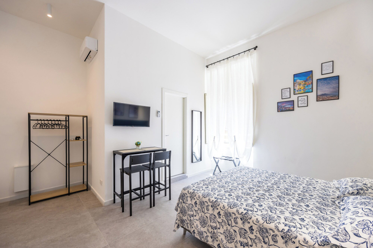 Bedroom 5, Nefelu apartments, Napoli