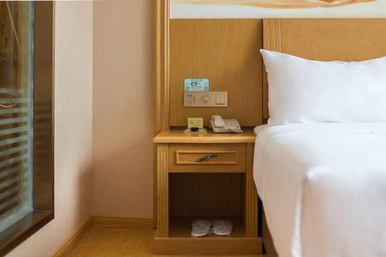 Bedroom 3, Vienna Hotel (Chongqing Dazu Stone Carving), Chongqing