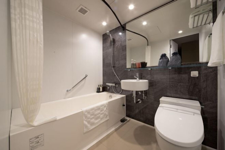 Bathroom 7
