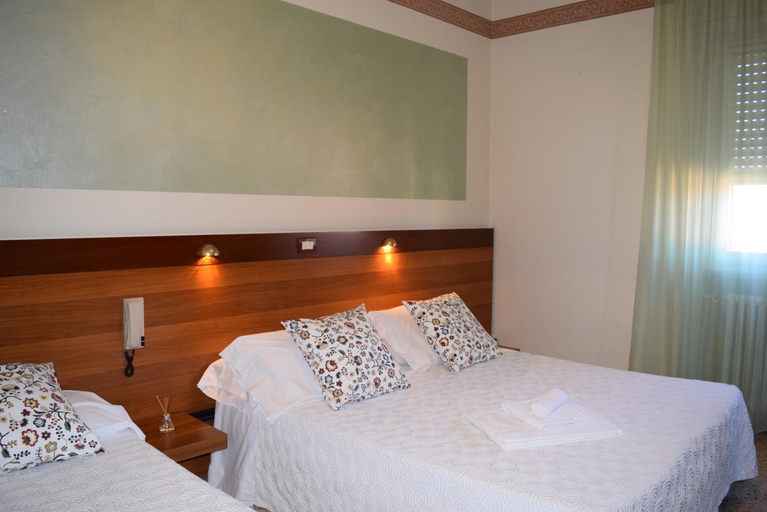 Bedroom 2, Albergo Trattoria Fioravante, Verona