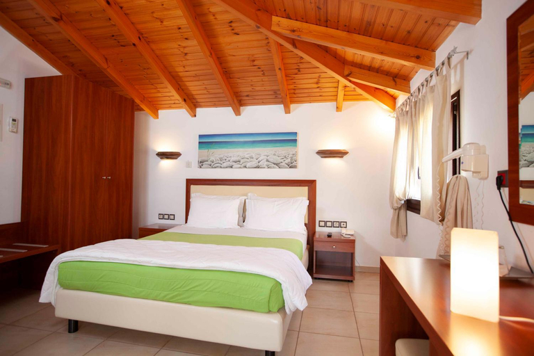 Bedroom 2, Berdoussis Hotel, Peloponnese
