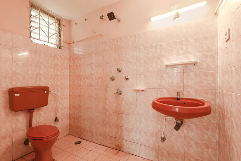 Bathroom 3, Fabexpress Majestic Inn, North Goa