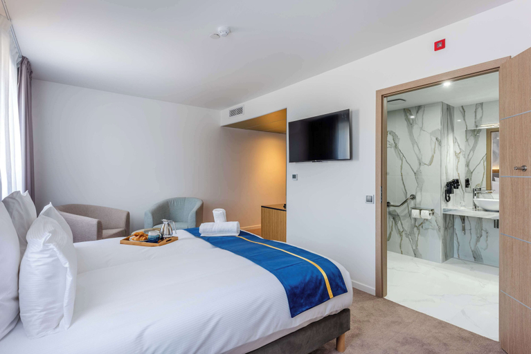 Bedroom 4, Brit Hotel Privilège Paris - Rosny, Seine-Saint-Denis