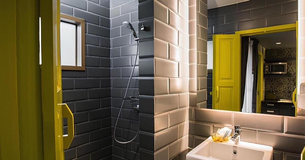 Bathroom 9