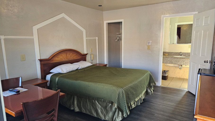 Bedroom 3, El Dorado Motel, Contra Costa