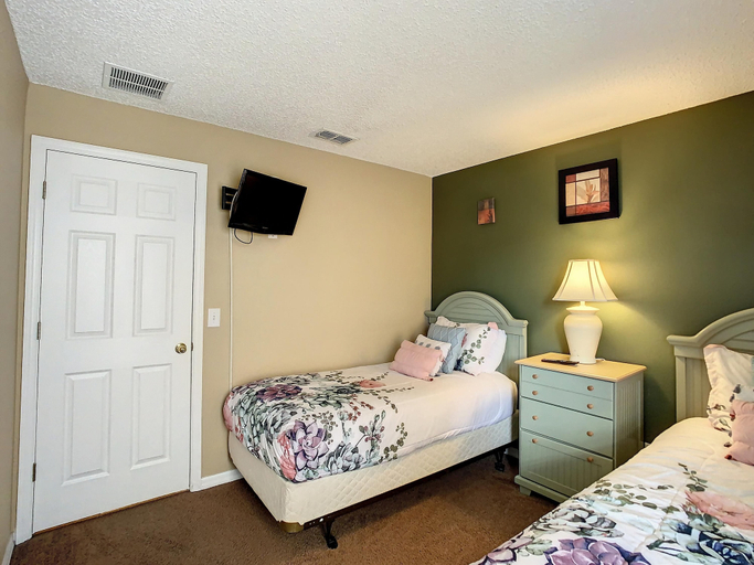 Room 4, Emerald Island Resort 4 bed 3 Bath With Pool spa, Osceola