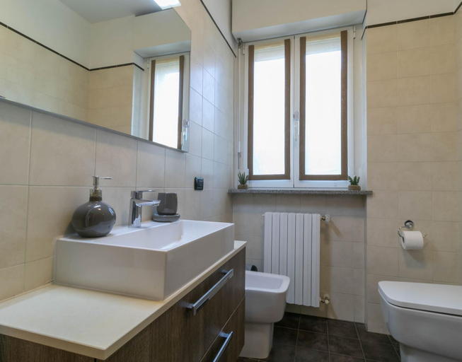 Room 2, Violet House Garden, Lecco