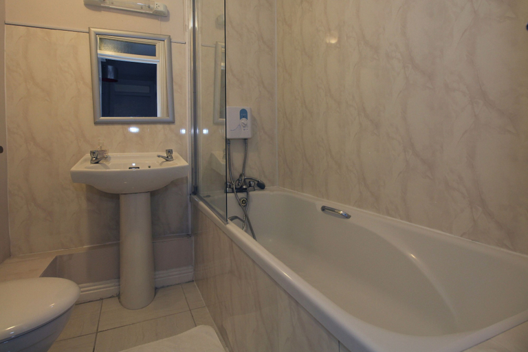 Bathroom, Windmill Self Catering, Dublin