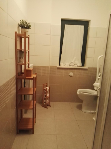 Bathroom 4, Agriturismo Statale 17, L'Aquila