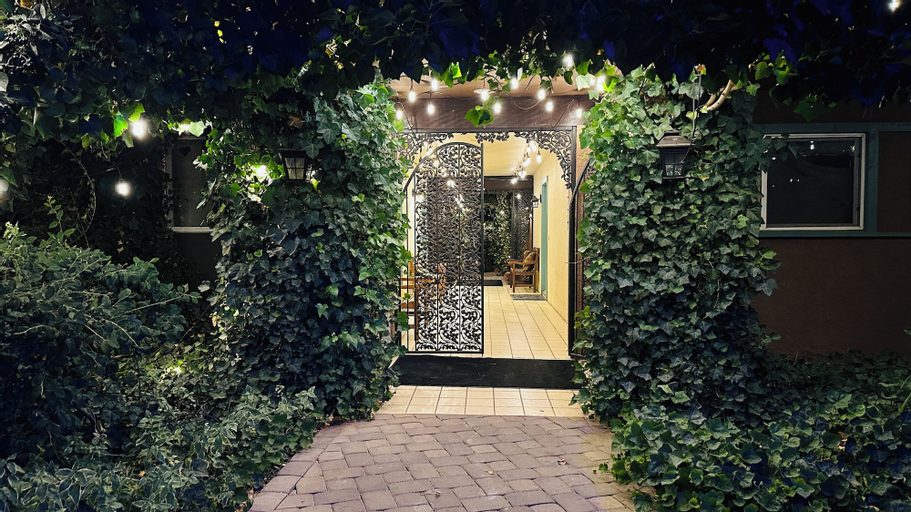 Exterior & Views 2, Lantern Light Inn - Romantic Getaway, Yavapai