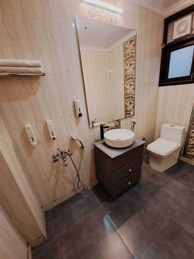 Bathroom, Hotel Diamond Airport, Delhi