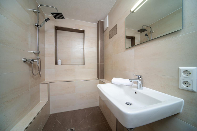 Bathroom 4, Ringhotel Mohren, Biberach