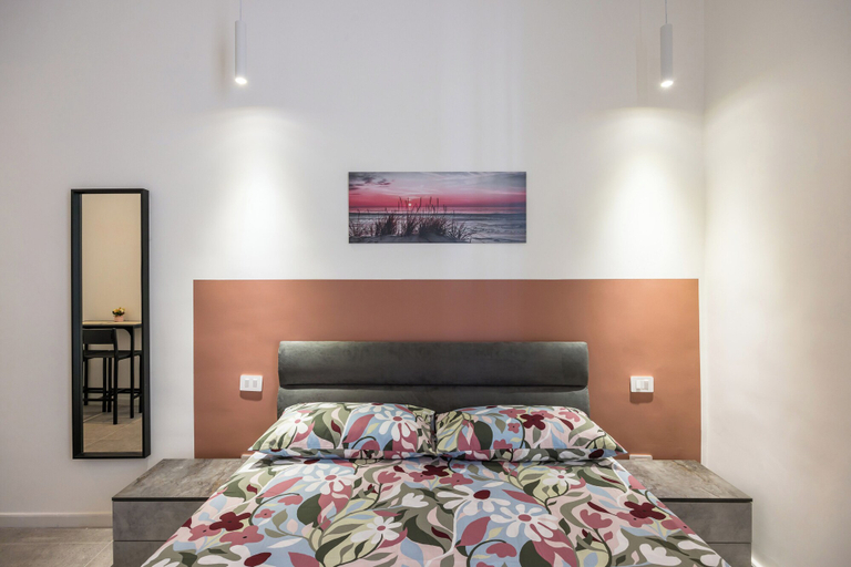 Bedroom 5, Nefelu apartments, Napoli