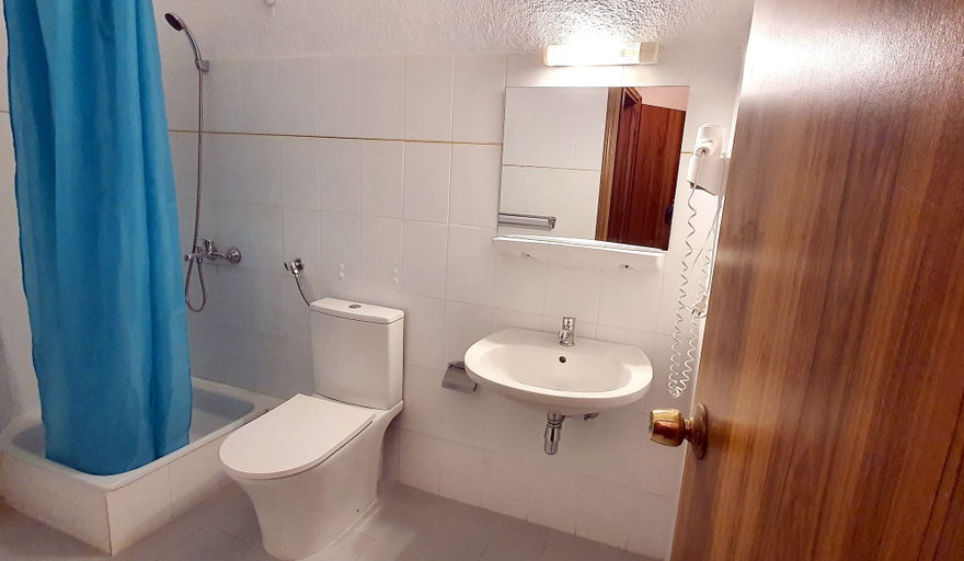 Bathroom 4, Pashos Hotel, Central Macedonia
