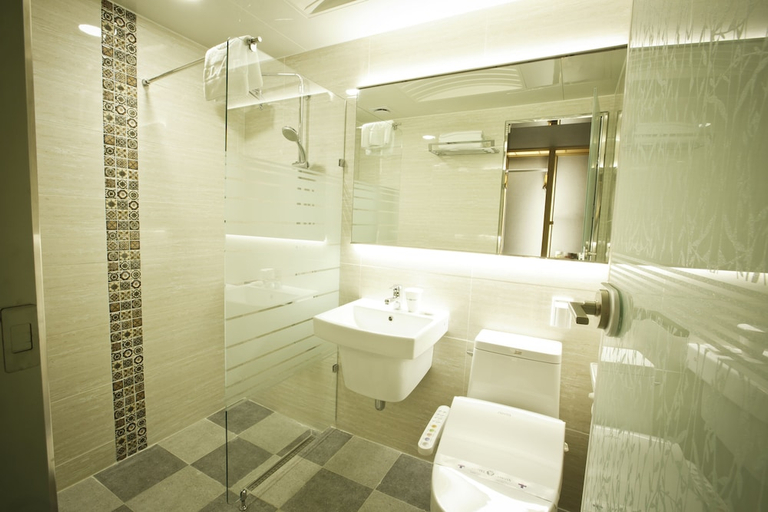 Bathroom, Ariana Hotel, Buk