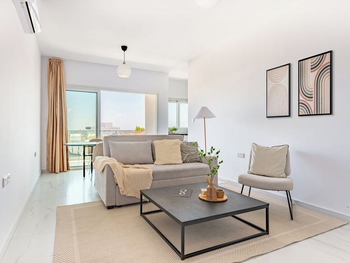Others 5, Sanders Cruise - Lovely 1-bdr Apt With Balcony