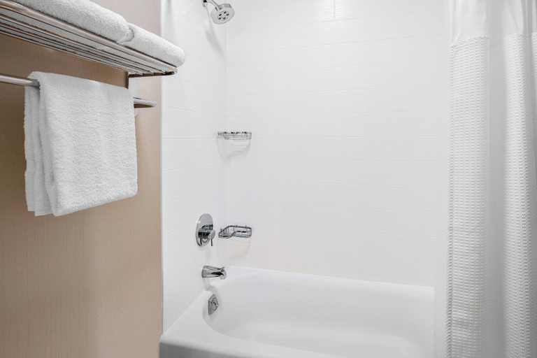 Bathroom 3, SpringHill Suites by Marriott San Diego Rancho Bernardo/Scripps Poway, San Diego