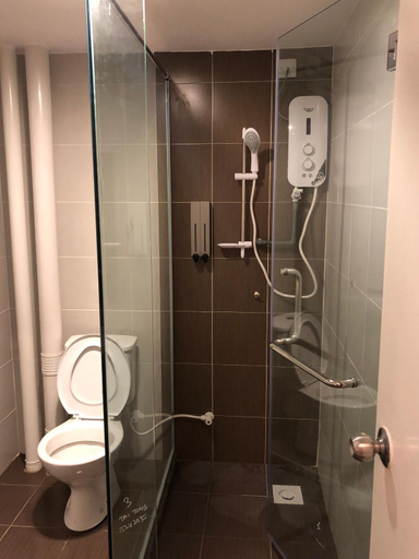 Bathroom 2, Brand New Apartment in Local Neighbourhood, Cameron Highlands