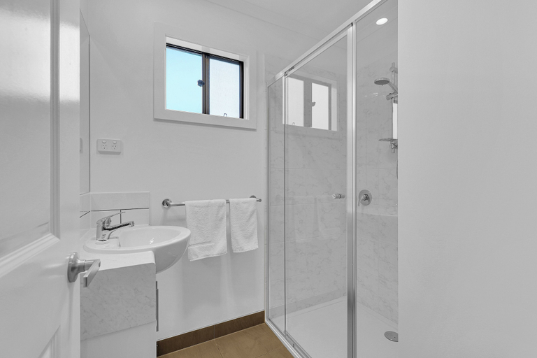 Bathroom 4, Anchor Belle Holiday Park, Bass Coast  - Phillip Is.