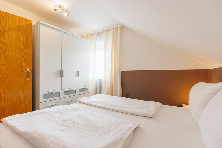 Bedroom 16