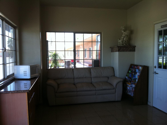 Public Area 2, Village Inn, Tulare