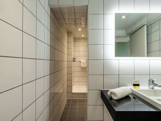 Bathroom 11