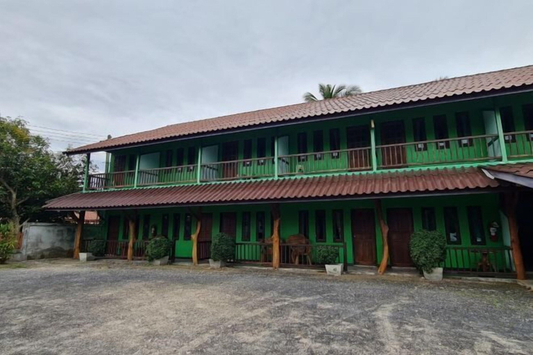 Exterior 3