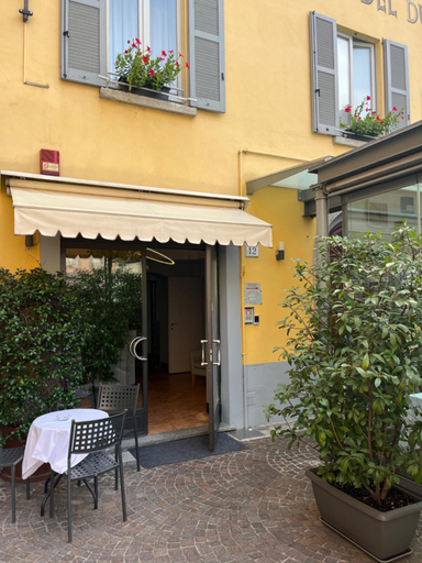Others 4, Albergo del Duca, Como