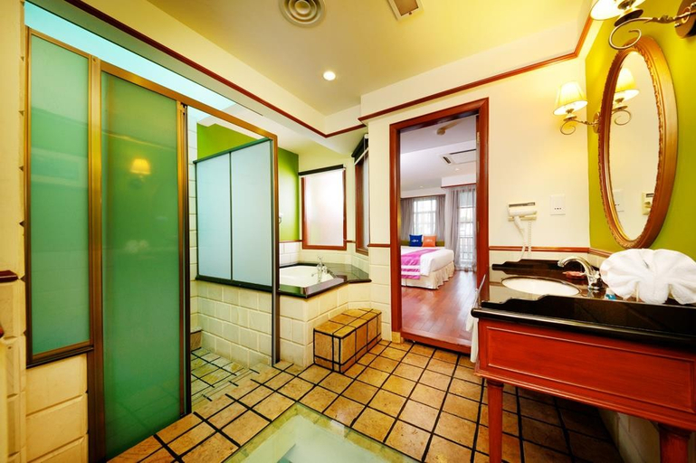 Bathroom 4, Lexis Port Dickson, Port Dickson