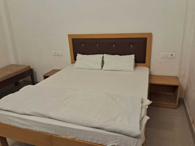 Bedroom 2, RK LAWNS, Gonda