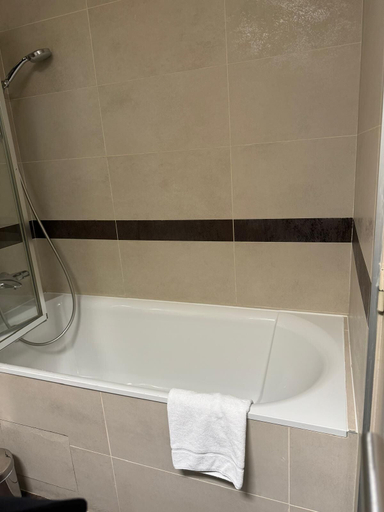 Bathroom 4, Vivaldi Hotel, Hauts-de-Seine