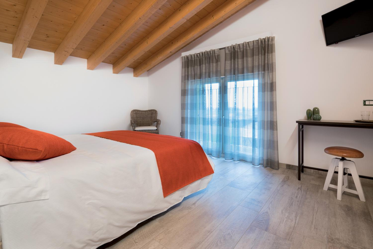 Others 4, Agriturismo Camisi qh, Milano