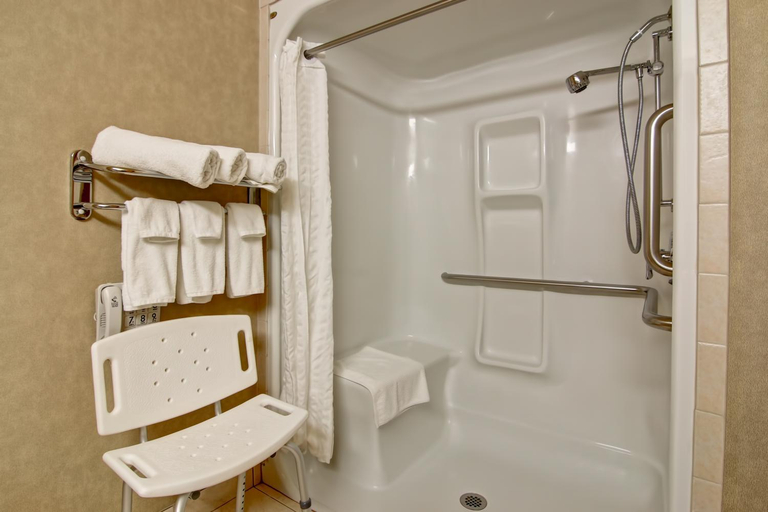 Bathroom 3, Canalta Provost, Division No. 7