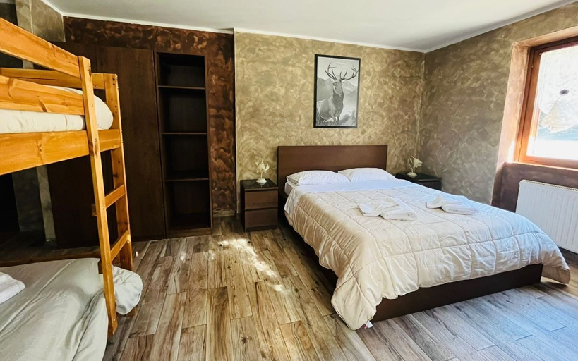 Bedroom 4, San Luigi Rooms & Apartments, Sondrio