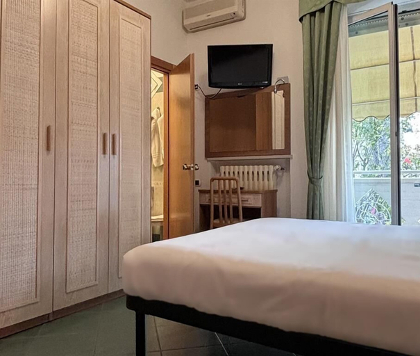 Bedroom 3, Pinetina Mare Baby Family Hotel, Ravenna
